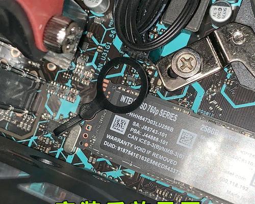 华硕VM590L硬盘安装教程（快速上手，轻松装配）